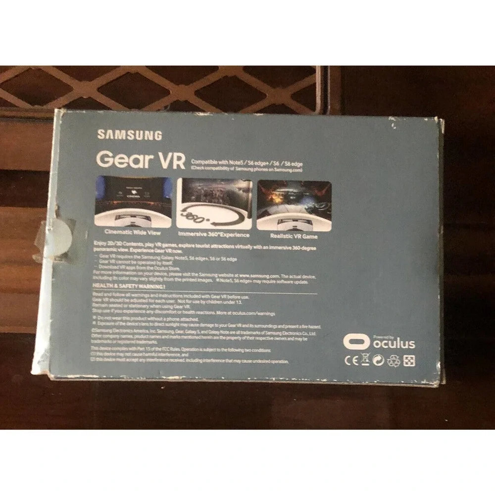 - Samsung SM-R322NZWAXAR Gear VR Headset - Frost White